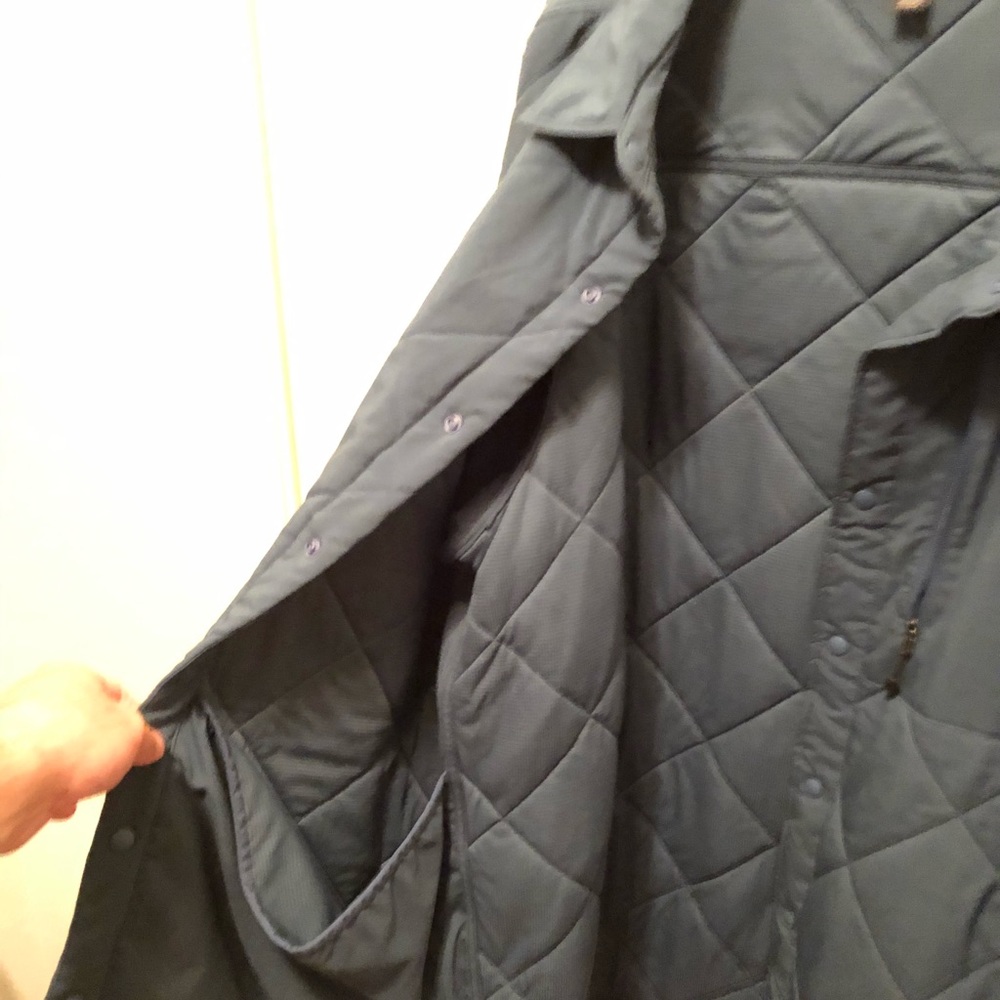 Puff button up light weight jacket.